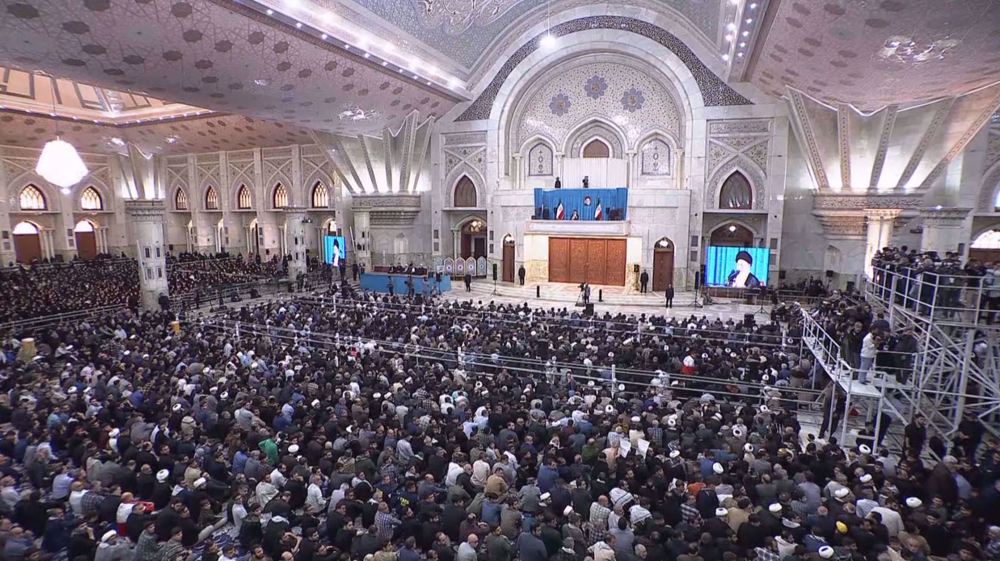 Iranians mark 36th anniversary of Imam Khomeini's passing, honoring his legacy at mausoleum