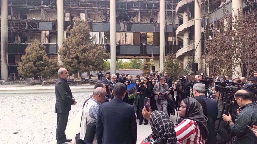 Les ambassadeurs étrangers ont visité le bâtiment de l'IRIB détruit par une frappe israélienne