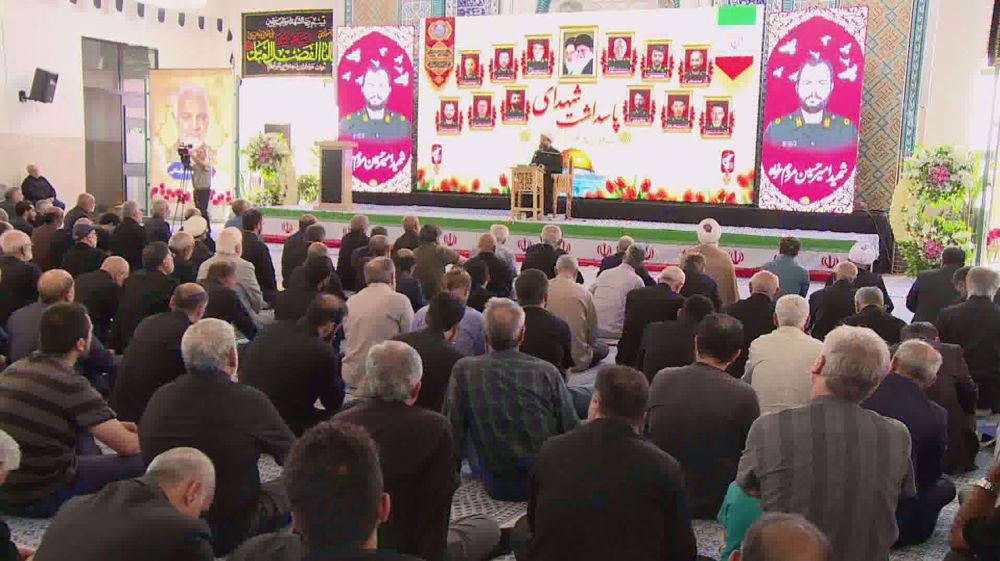 Iranians honor martyrs of Israeli aggression