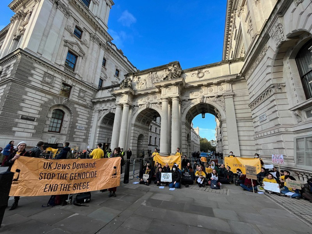 Protests against Israel's air force chief outside UK foreign office 