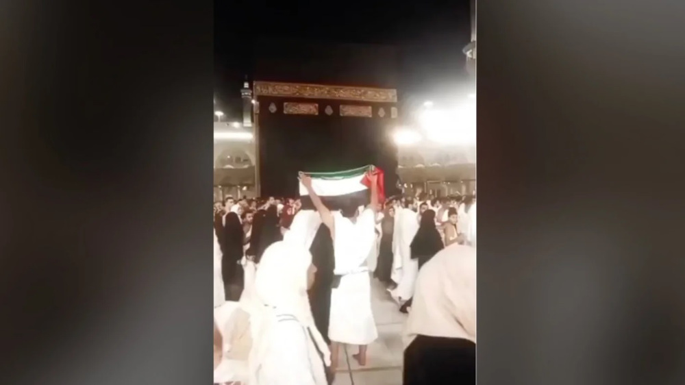 Saudi forces arrest pilgrim for raising Palestinian flag in Mecca