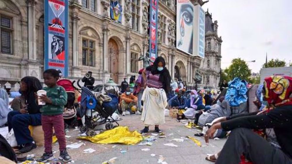 Évacuation des migrants sans-abris, rassemblés devant l’Hôtel de Ville de Paris