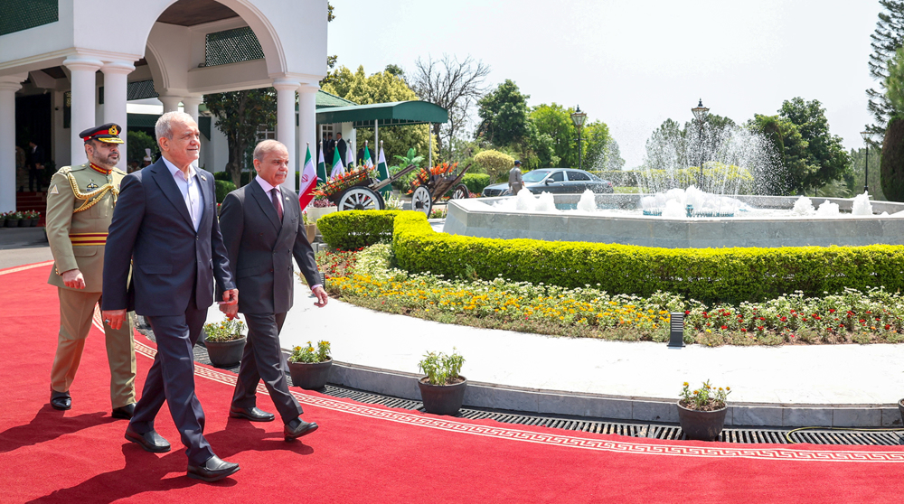 Iran, Pakistan sign 12 cooperation documents during President Pezeshkian's visit