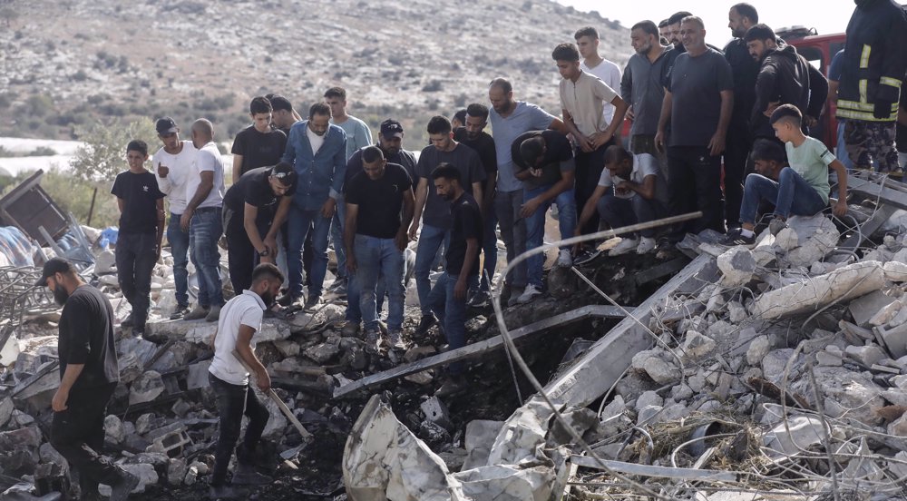 Two young Palestinians shot dead by Israeli forces in West Bank