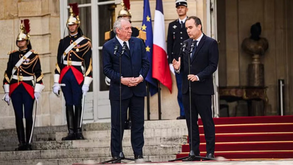 France : la passation de pouvoir avec Bayrou marque le début d’une tâche ardue pour Lecornu