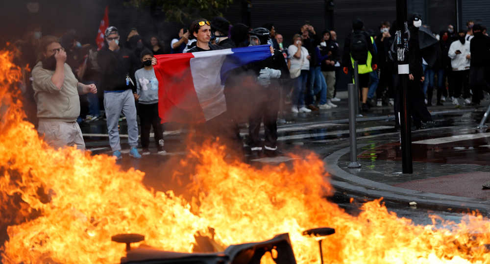 Echoing Yellow Vest uprising, 'Block Everything' protests rock France