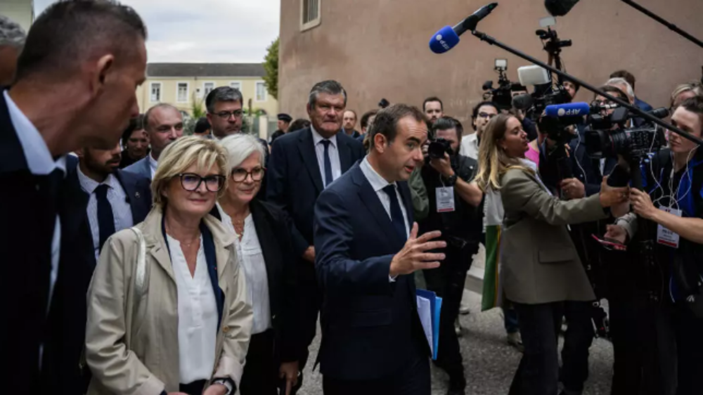 France : le nouveau Premier ministre renonce à la suppression de deux jours fériés