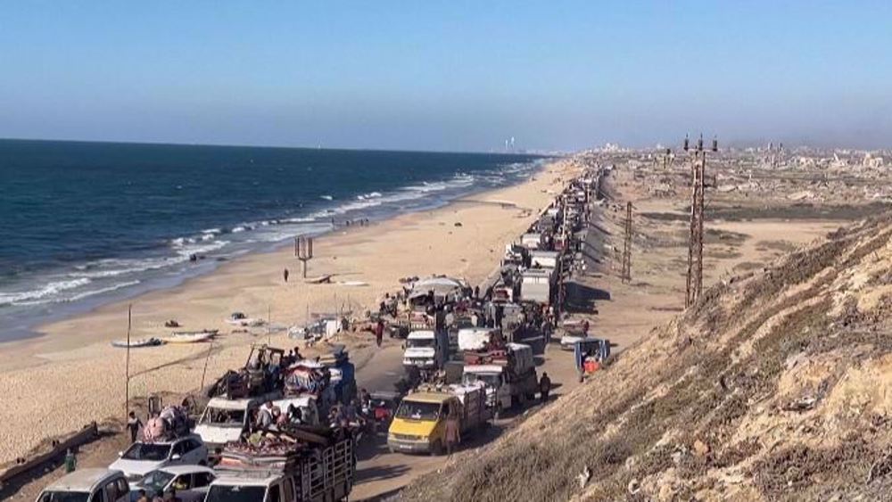 Palestinians head southwards amid Israeli strikes on Gaza City