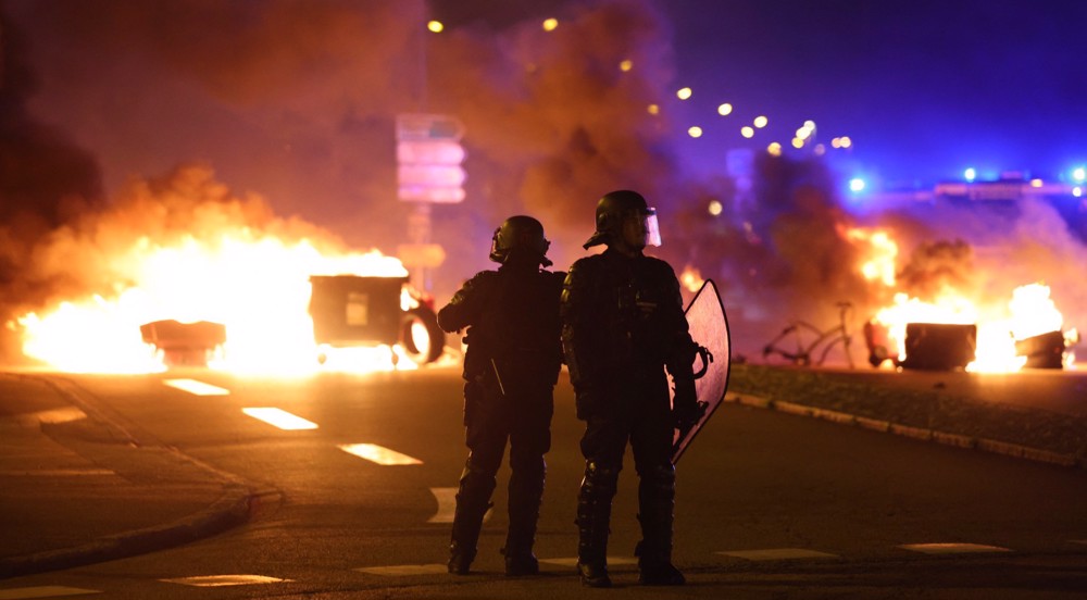 Crise politique et colère sociale: la France plonge dans une instabilité chronique
