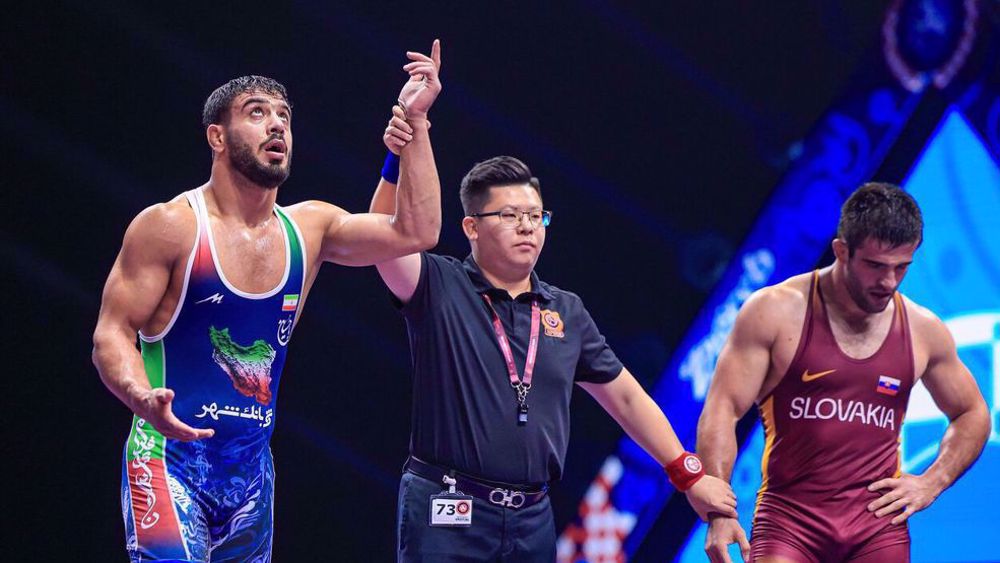 Le Leader félicite l'équipe nationale iranienne de lutte libre pour son titre mondial