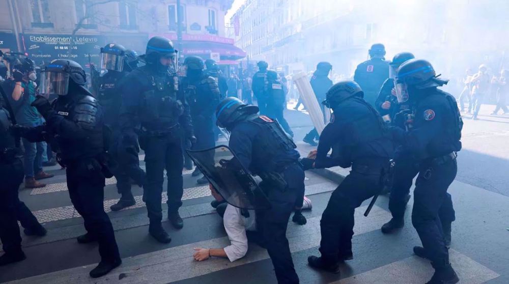 Les manifestations nationales contre l'austérité paralysent la France 
