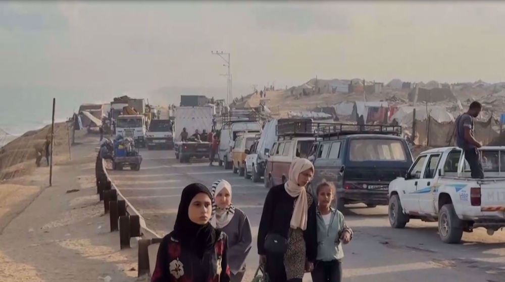 Displaced Palestinians flee southwards, as Israel presses on with Gaza City operation