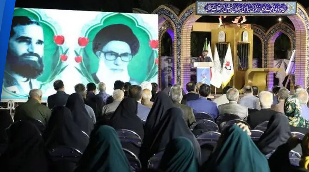 Iranians honor political prisoners martyred before Islamic Revolution