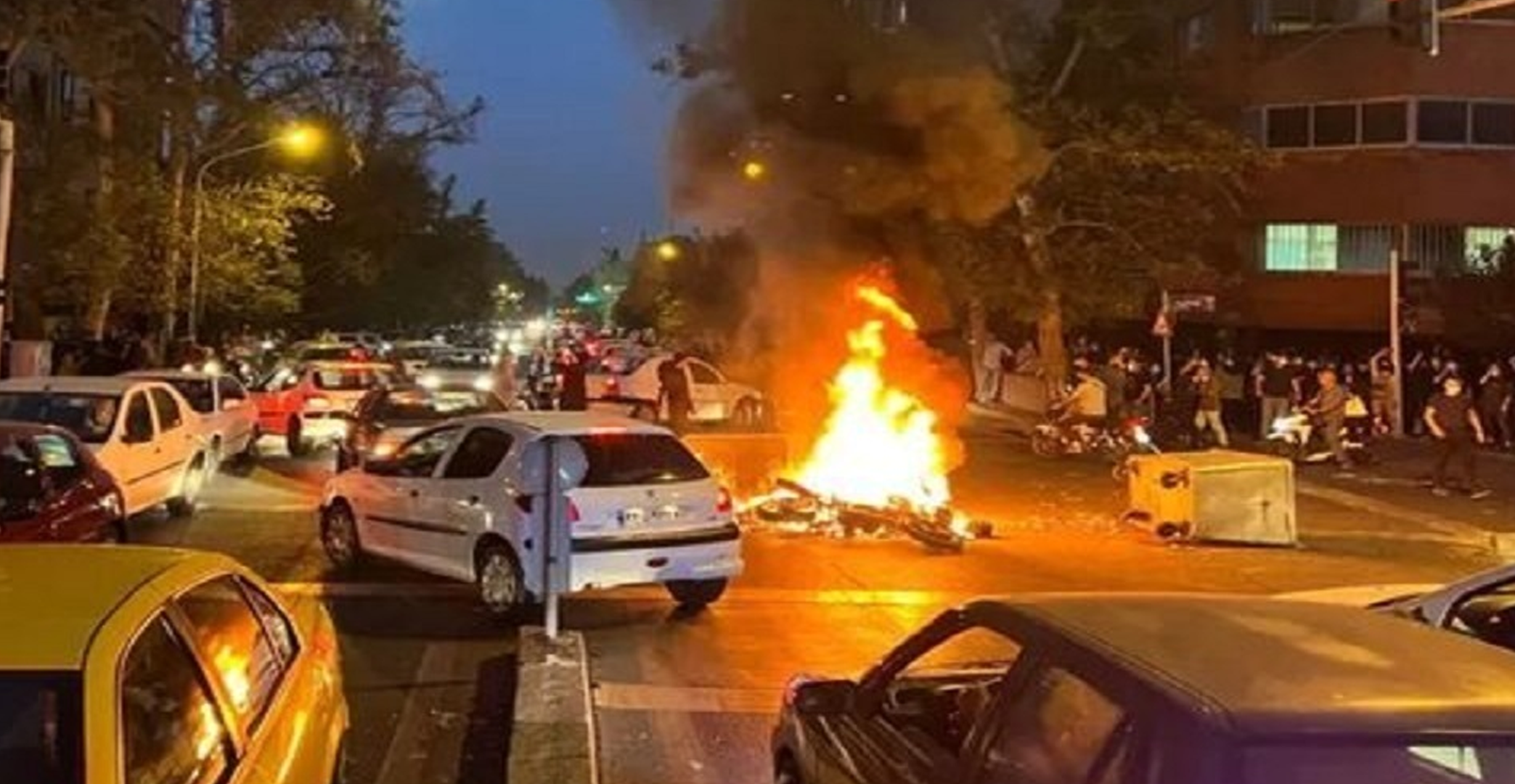 Armed rioters torch Tehran infrastructure overnight