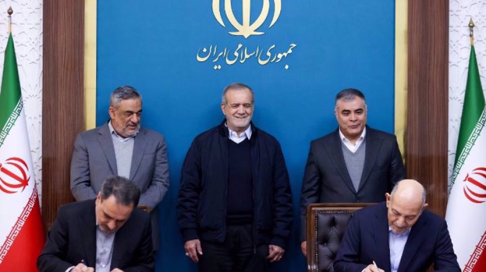 Iran signs $2.5 billion deals with domestic firms to boost oil production