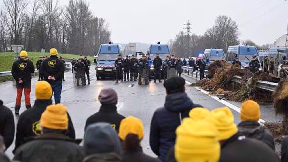 Colère agricole en France : appel à une mobilisation d'ampleur régionale sur le pont de Normandie
