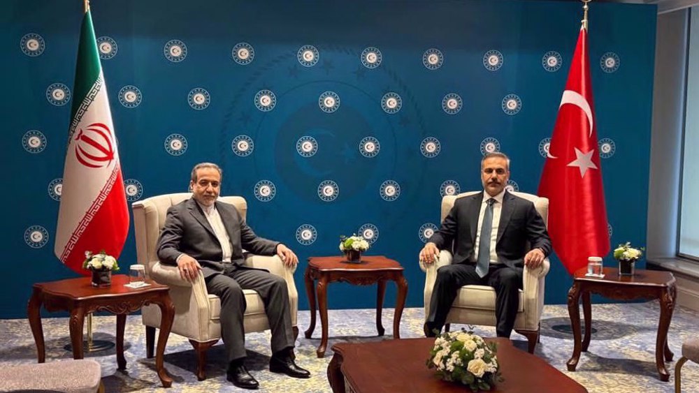 Iran : Araghchi rencontre son homologue turc