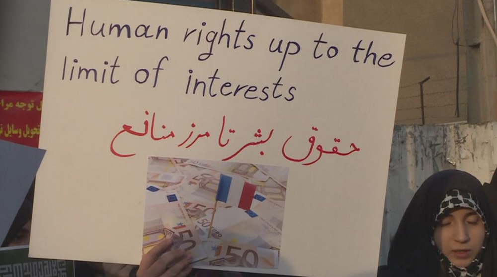 Iranian students voice anger at French govt. for hostile policies