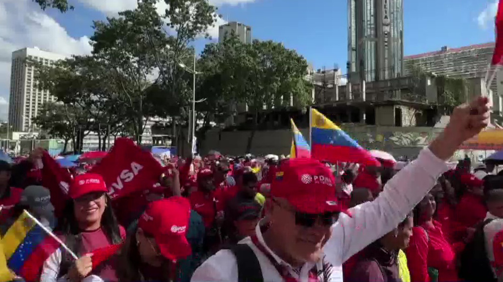 Oil workers' march in support of reform of Venezuela's main oil law