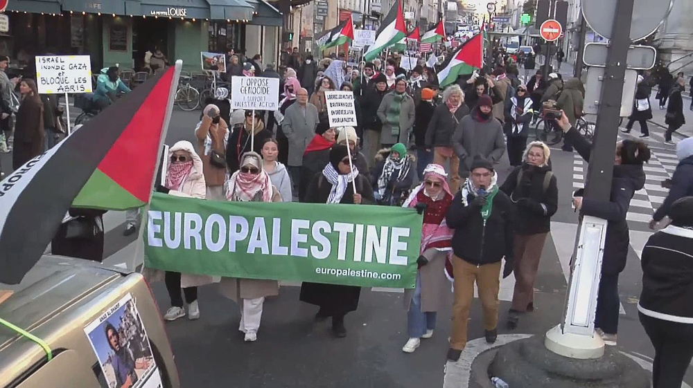 Protesters in Paris slam Israel’s revocation of NGO licenses in Palestine