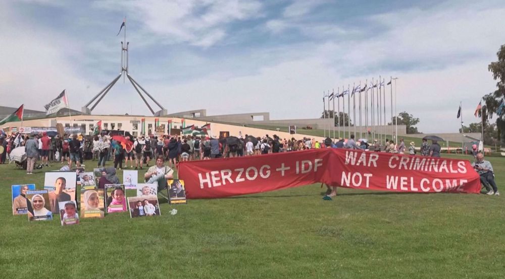 Hundreds protest Israeli president's visit in front of Australia's parliament house