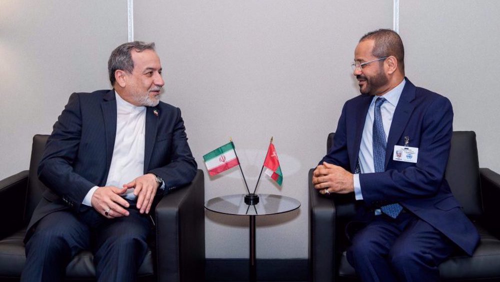 Abbas Araghchi rencontre son homologue omanais à Genève 