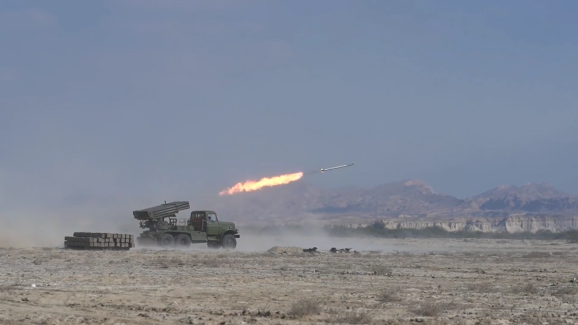 IRGC showcases advanced weaponry in drills along Persian Gulf coasts