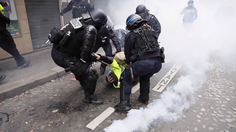 France: des images révèlent les violences subies par des gilets jaunes en 2018