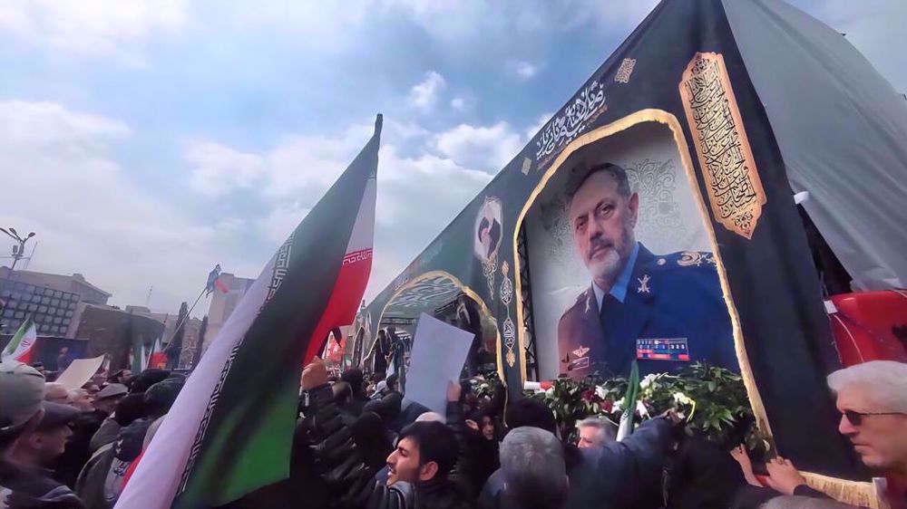 Rassemblement massif à Téhéran pour rendre hommage aux martyrs de l'agression israélo-US