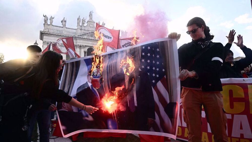 Manif anti-guerre: les Italiens ont brûlé les photos de Trump et de Netanyahu 