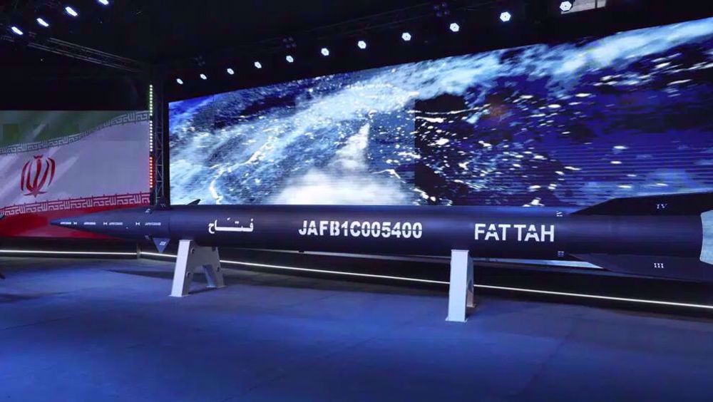 Le CGRI lance des missiles hypersoniques et des drones contre des cibles US et israéliennes