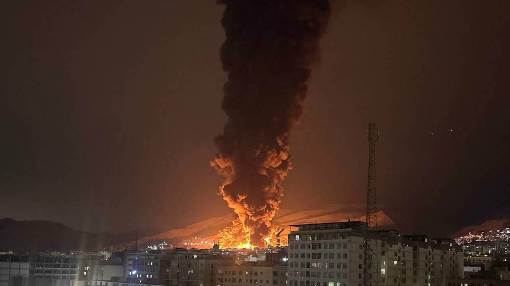  Iran: US-Israeli strikes on oil depots 'intentional chemical warfare'