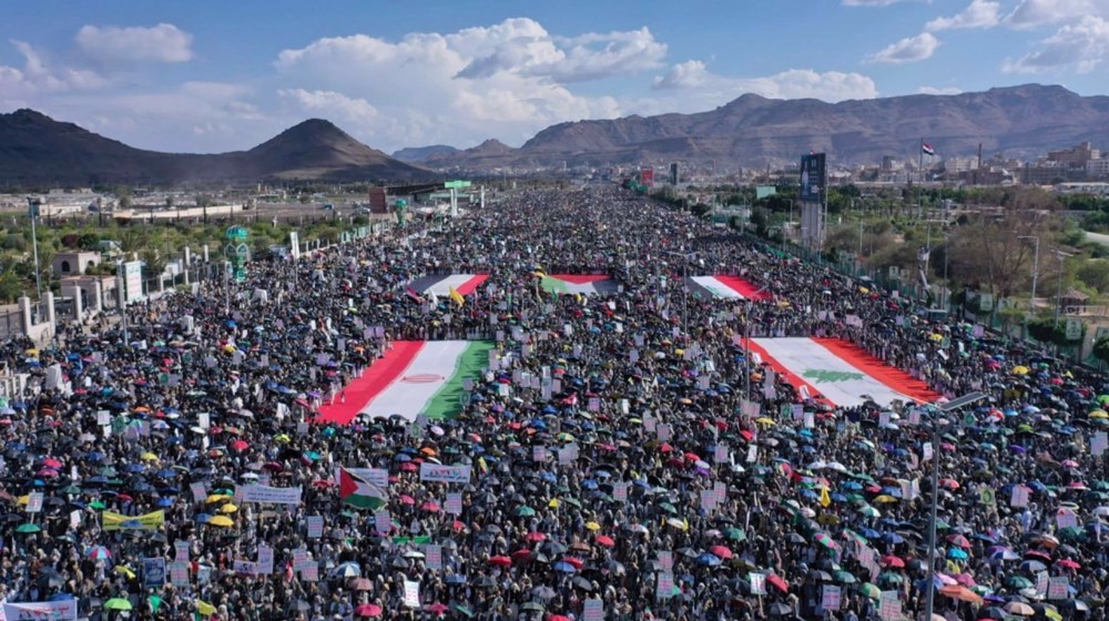 Yemenis celebrate Iran’s victory against US-Israeli coalition