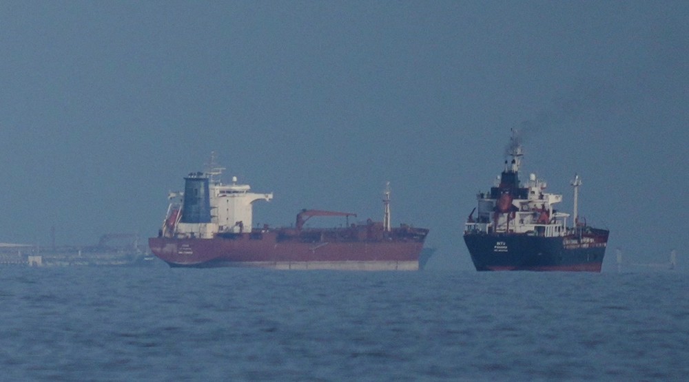 Tankers transit Strait of Hormuz amid US attempt to impose blockade, data shows
