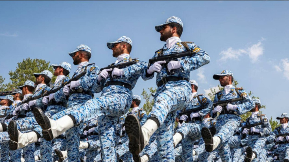 Iran/Journée de l'armée : les hauts responsables rendent hommage aux militaires