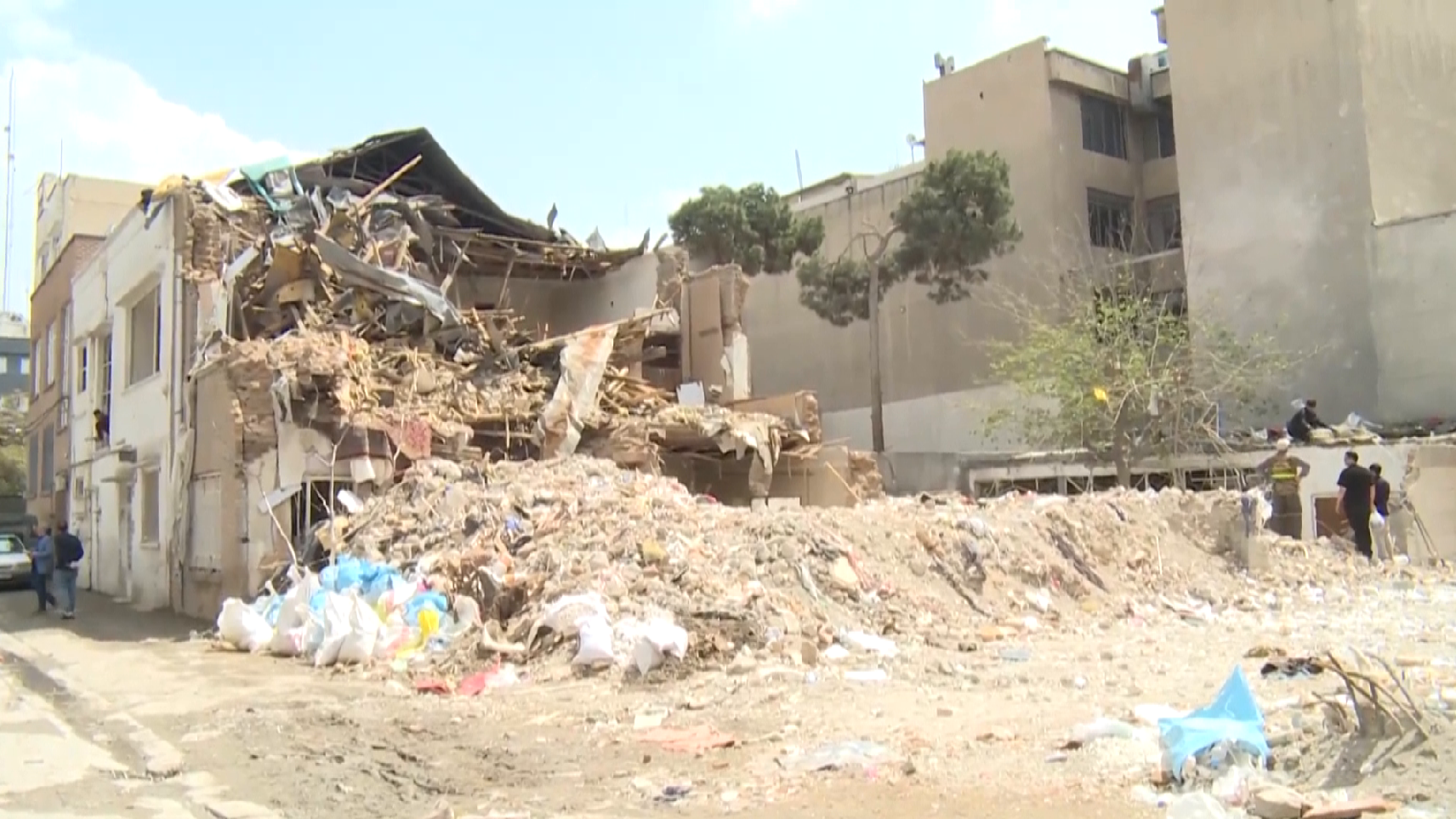 Foreign diplomats visit Tehran synagogue destroyed in US-Israeli attack