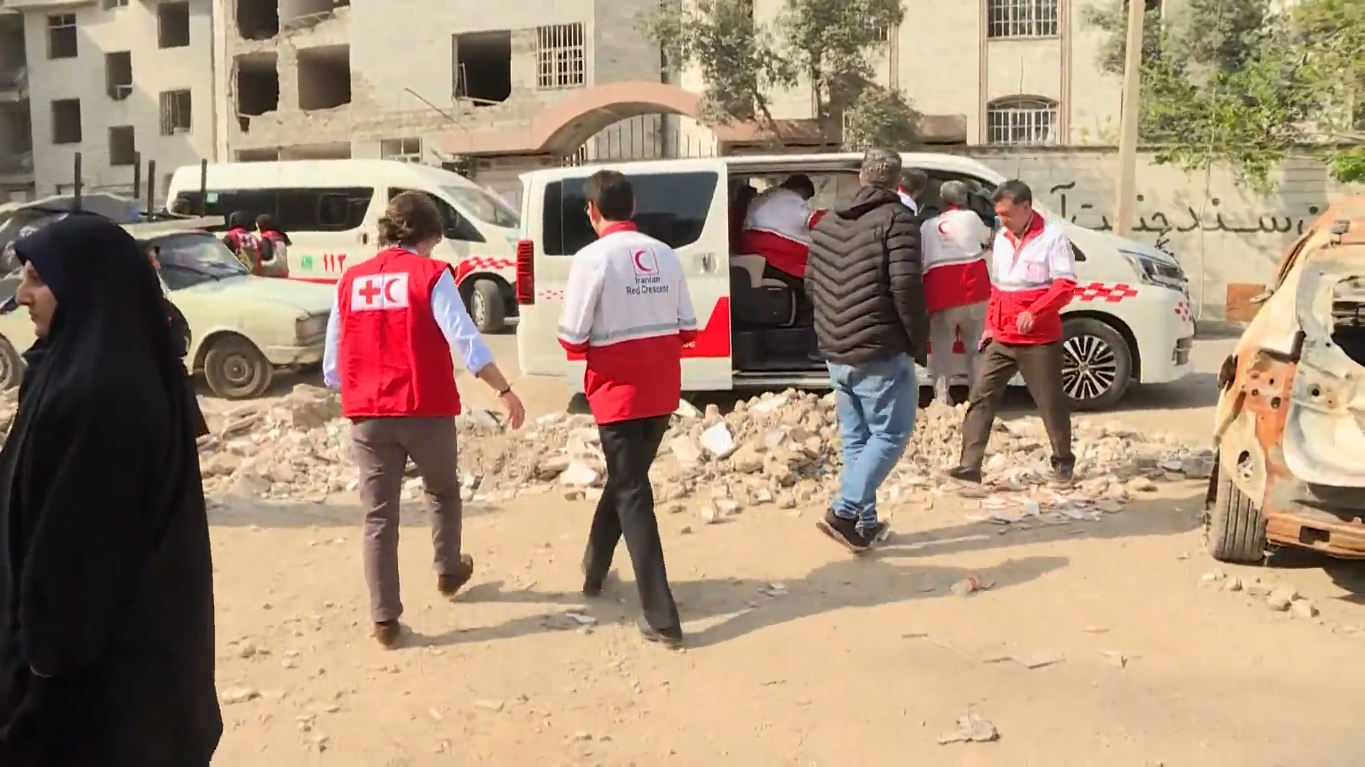 IFRC delegation tours Tehran residential area damaged by US-Israeli strikes