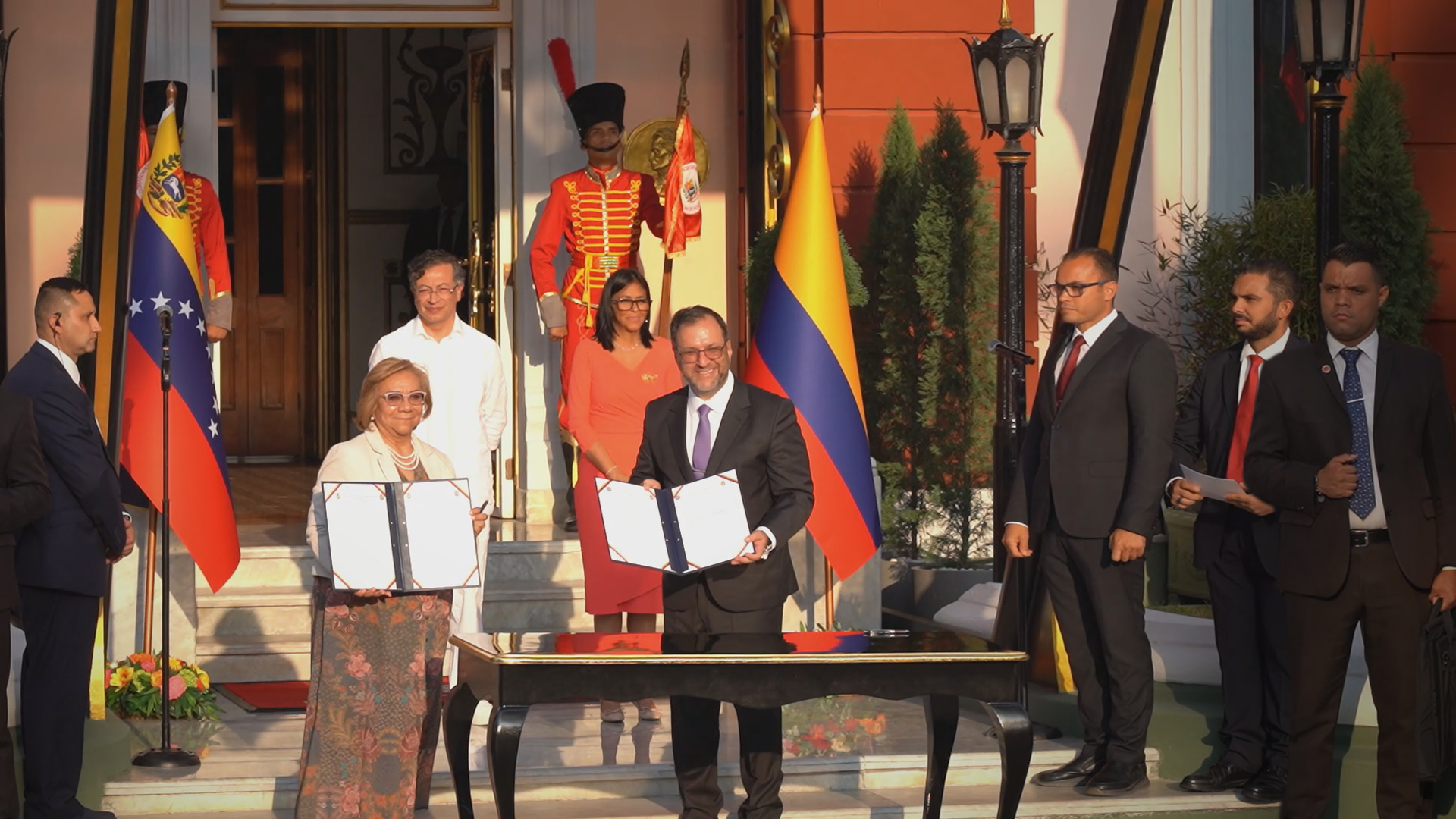 Colombian president becomes first head of state to visit Caracas since Maduro's abduction 