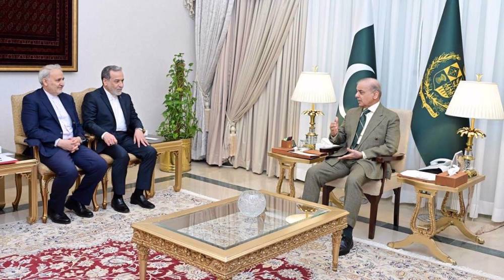 Araghchi meets Pakistan’s premier as he conveys Iran’s views amid stalled talks with US 