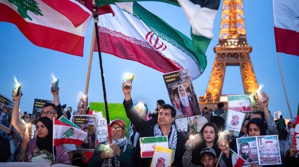 Photos et vidéos d'un rassemblement public à Paris en soutien à l'Iran