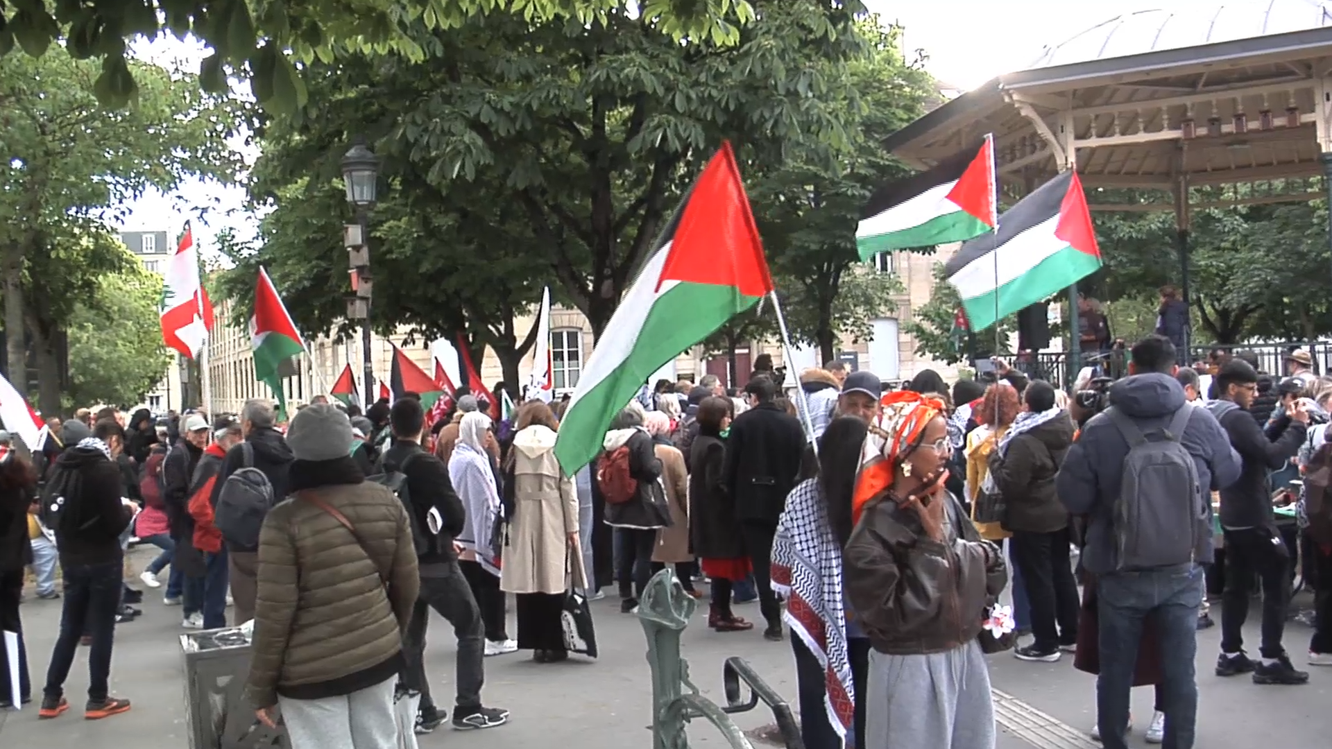 Activists rally in Paris, call for sanctions on Israel 