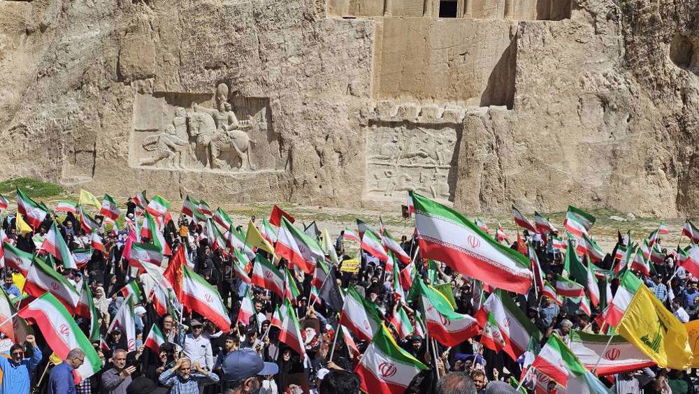Iran: l’allégeance de la nation aux idéaux de la Révolution à Naqsh-e Rostam 