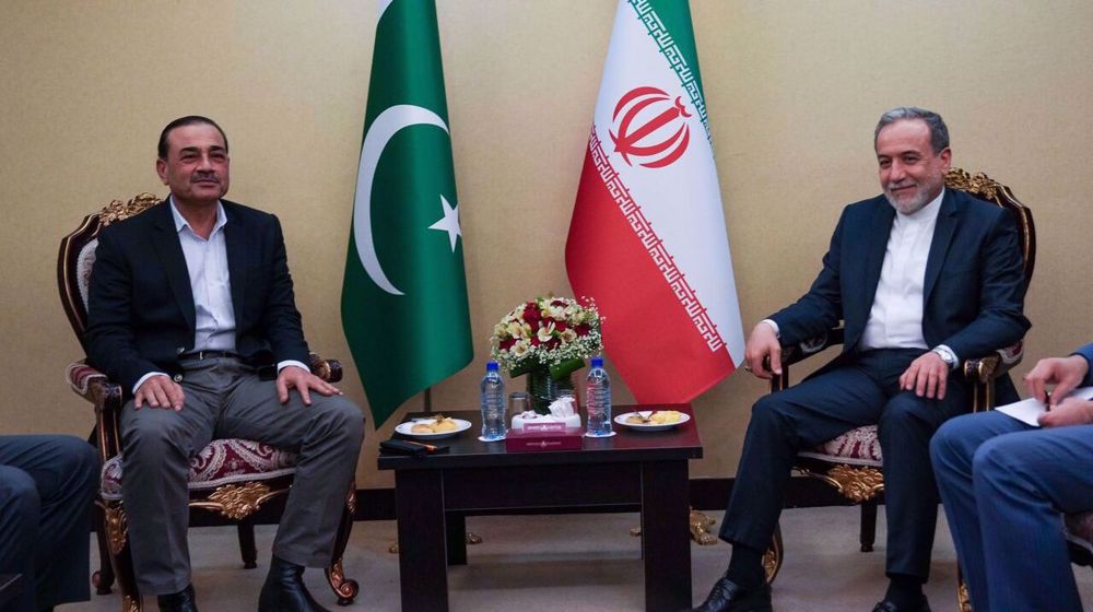 Pakistani Army Chief meets Araghchi to advance diplomatic initiatives