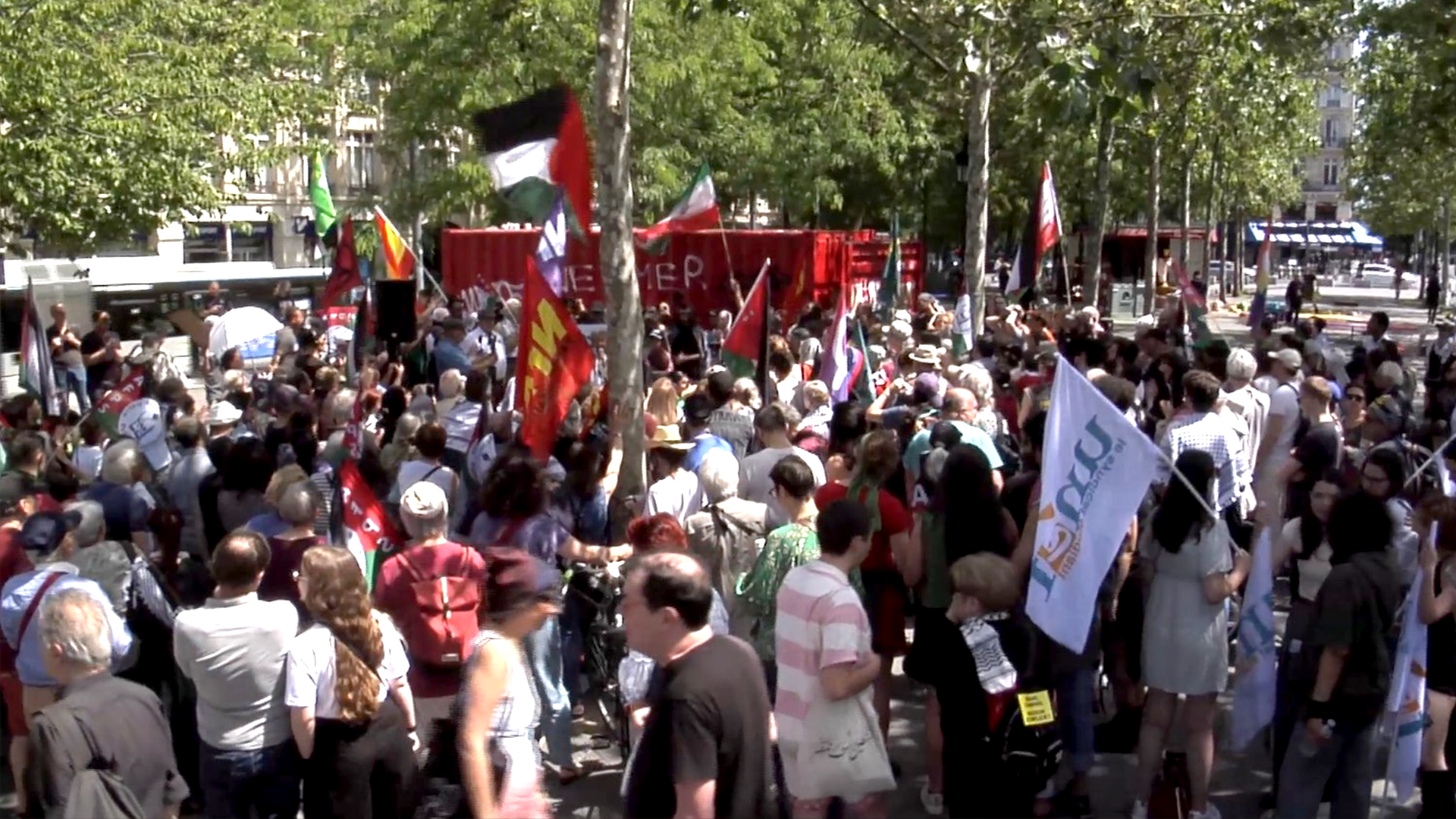  Protesters at Paris rally condemn mistreatment of Gaza flotilla activists