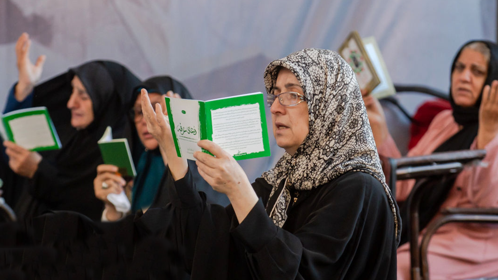 Tehran's Grand Mosalla hosts crowds of worshipers on Day of Arafah