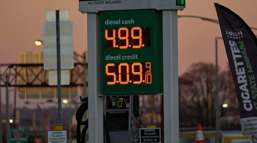 La « taxe Iran » fait grimper les prix du carburant aux États-Unis (Rapport)