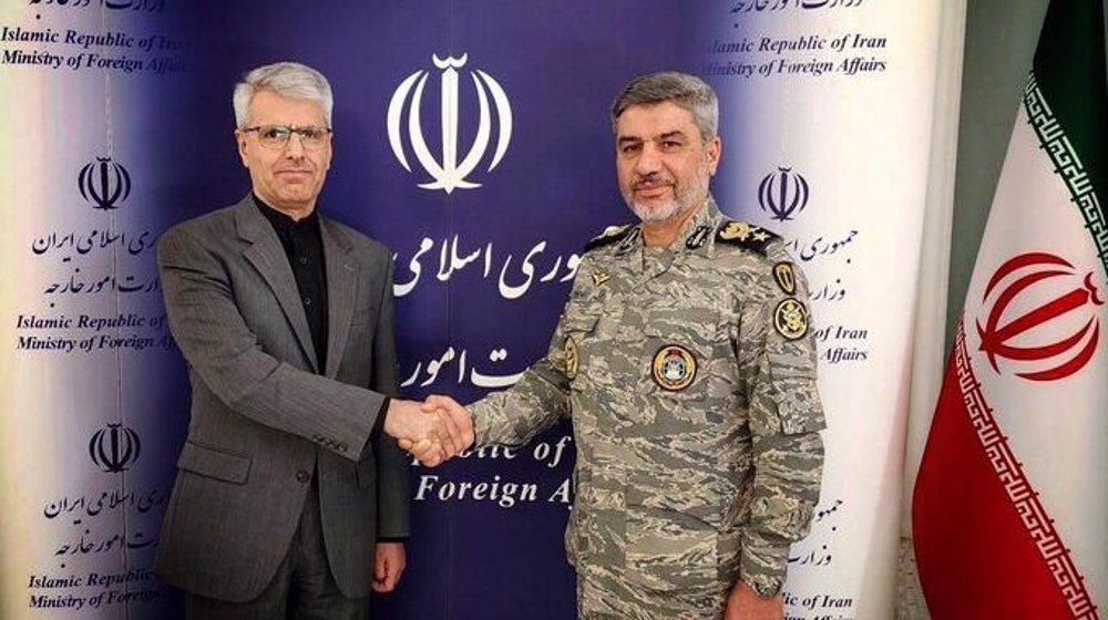 Iran : militaires et diplomates côte à côte pour sauvegarder les intérêts nationaux