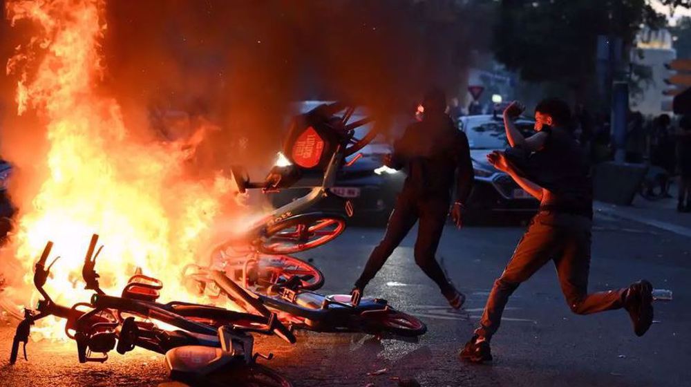 Hundreds arrested as French club's victory sparks riots