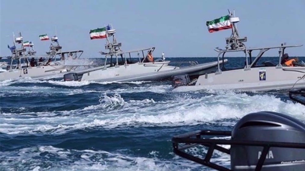 Des destroyers US fuient le détroit d'Ormuz après un tir massif de missiles et de drones iraniens