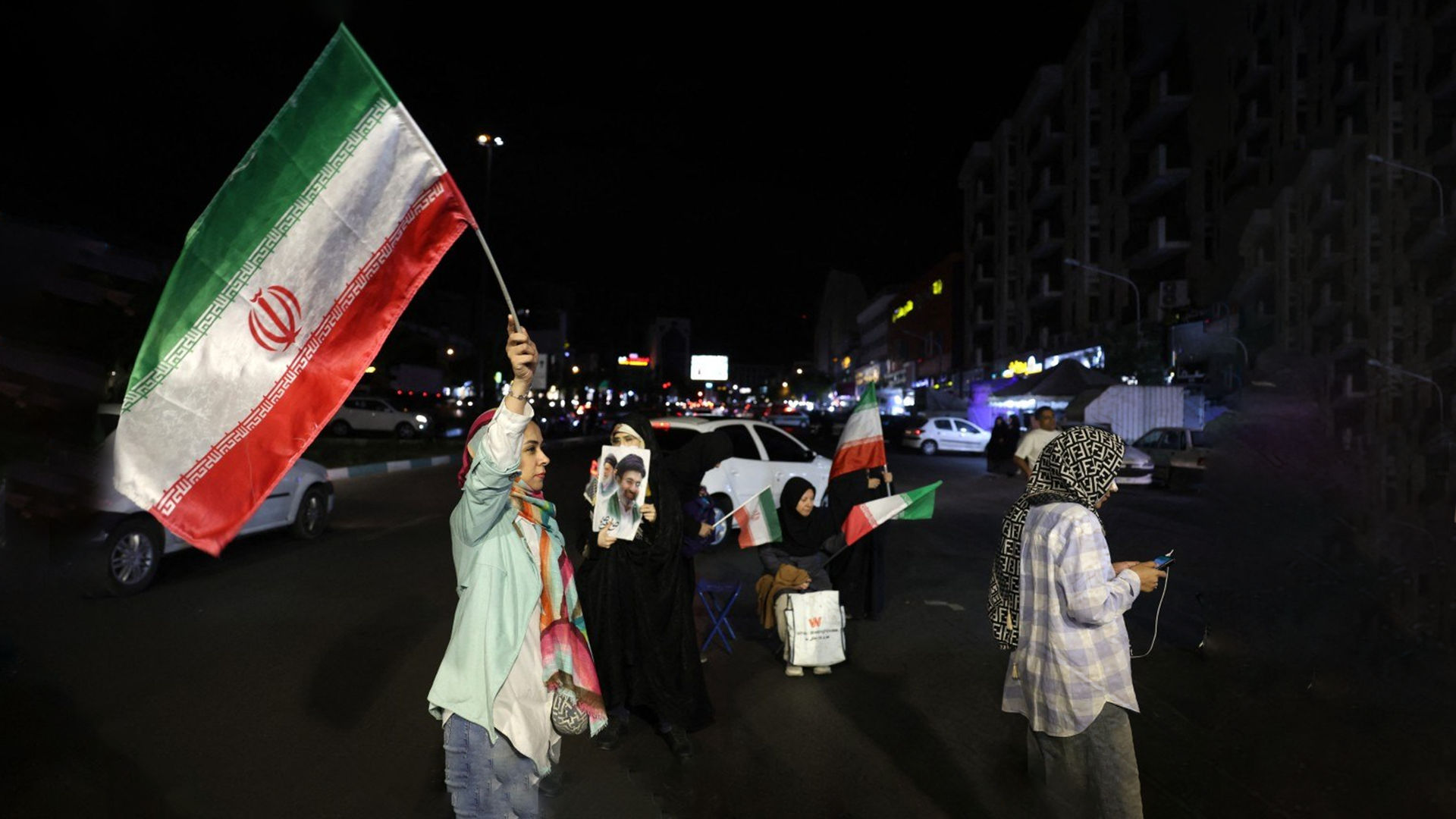 Iranians keep flag flying for over 100 nights in 'Flag Will Not Fall' campaign